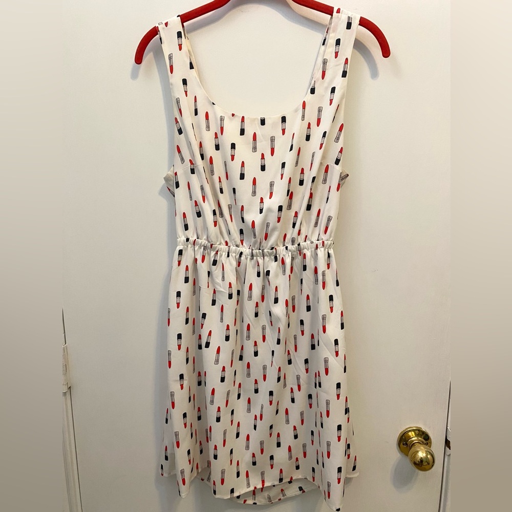 Forever 21 | Lipstick patterned dress with back cutout 💄